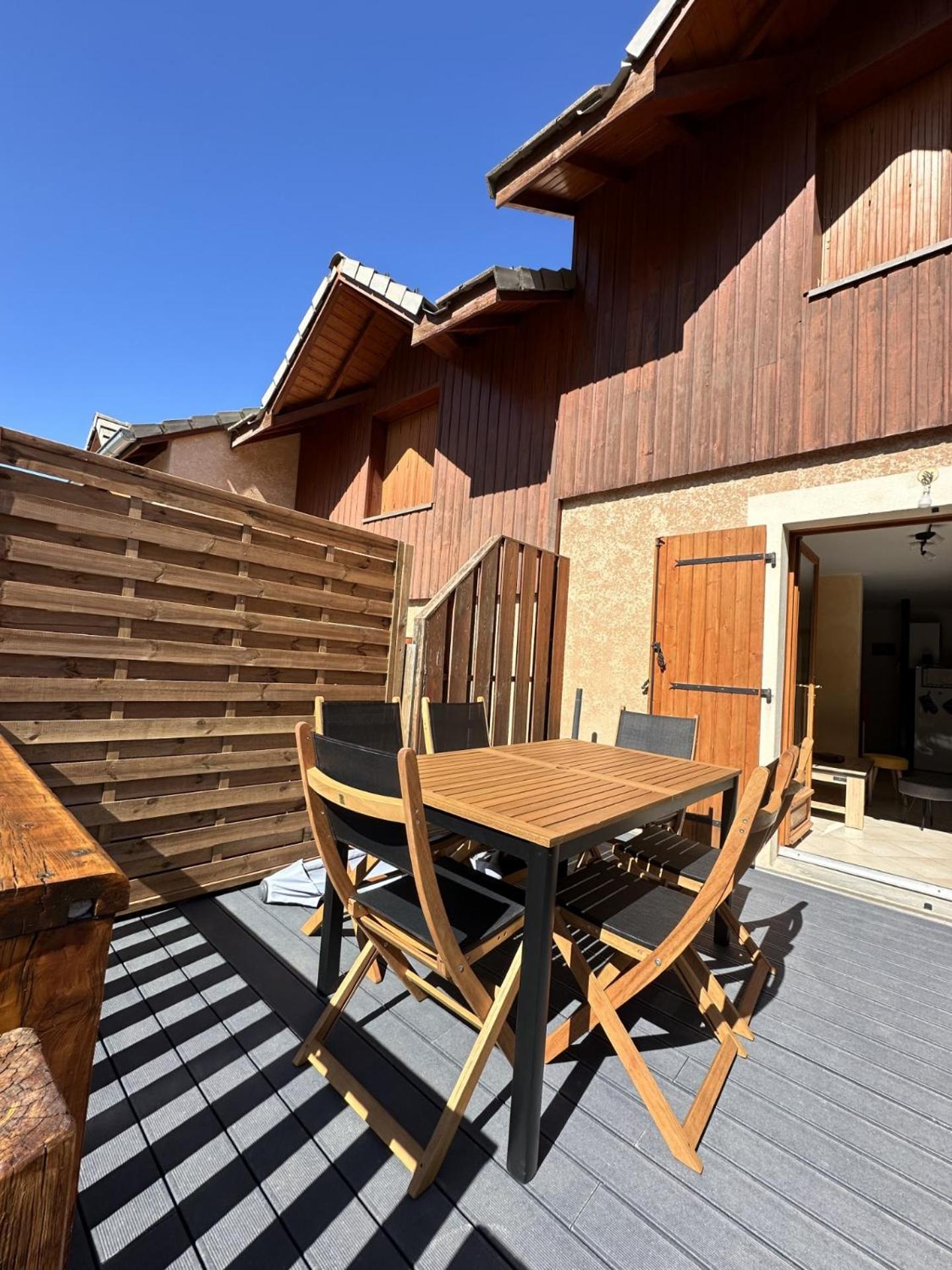 Appartement T3 au Plan d’eau d’Embrun avec Garage et Terrasse Extérieur photo